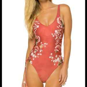 Agua Bendita One piece